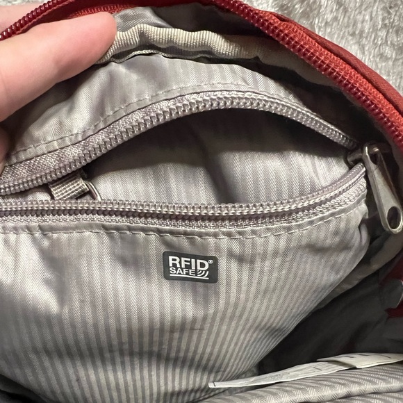 Burnt Orange/Red RFID Travel Locking Crossbody - Picture 4 of 6